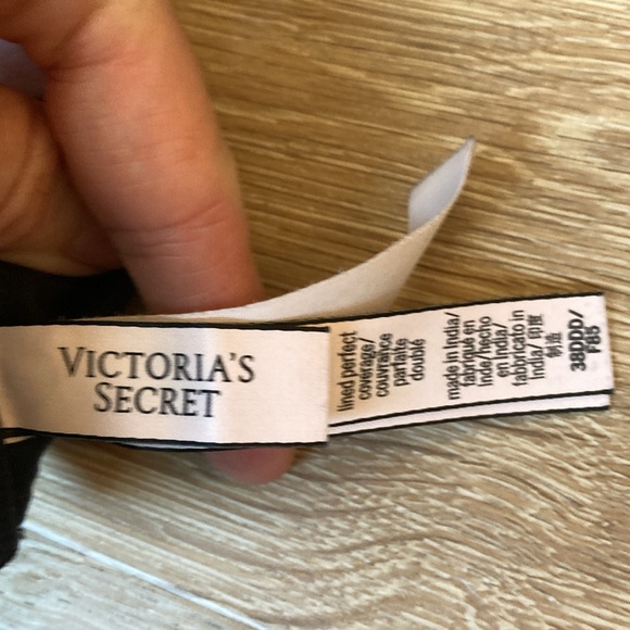 Victoria’s Secret 38ddd black silky lace trim underwire bra. - Picture 7 of 9